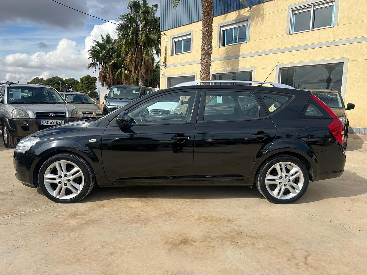 KIA CEE'D EMOTION ESTATE 2.0 CRDI SPANISH LHD IN SPAIN 84000 MILES 1 OWNER 2009